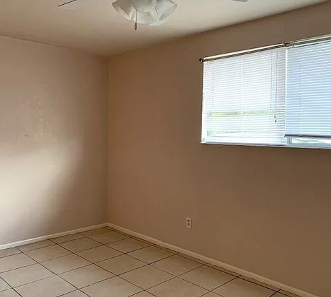 Building Photo - "Charming 2-Bed Oasis with 2.5 Baths in Prime FL Locale – Perfect Comfort Awaits!"