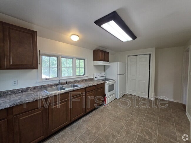 Building Photo - 24 Deer Run Dr Rental