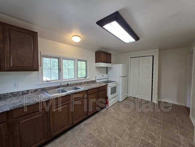 Building Photo - 24 Deer Run Dr Rental