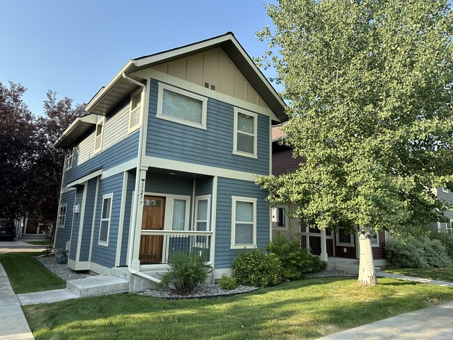 Building Photo - 3323 N 27th Ave Unit CattailCondo7