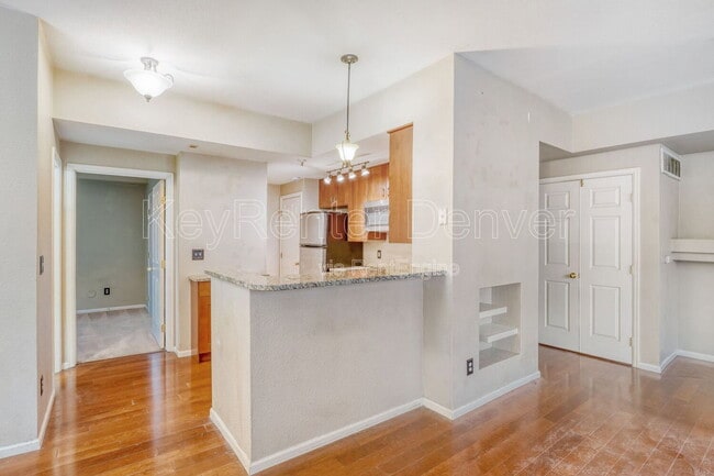 Photo - 4973 S Dillon St Unidad 129