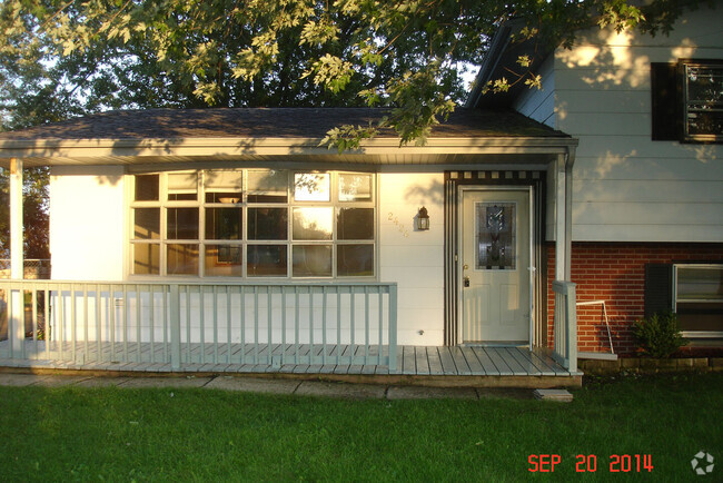 Building Photo - 2424 Highland Cir Rental