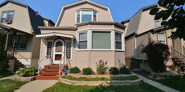 Front - 5365 N Magnet Ave Apartment Unit 2
