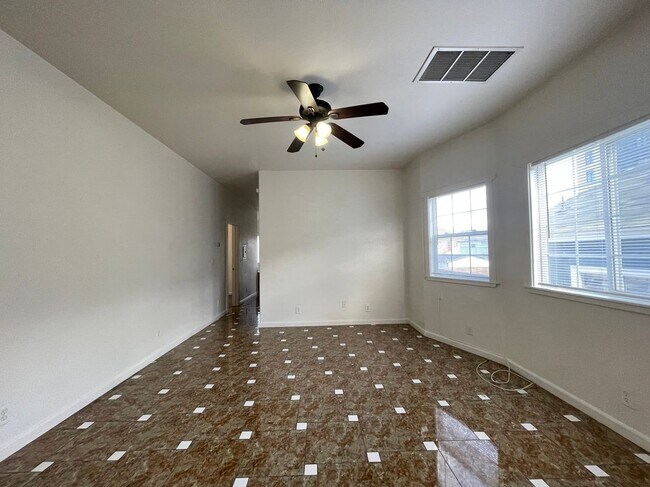 Photo - 682 W MacArthur Blvd