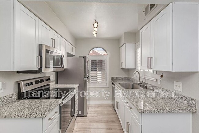 Building Photo - 10610 S 48th St Rental