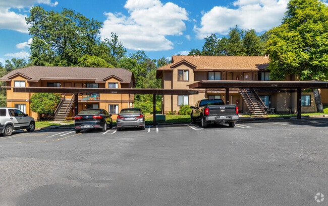 Quail Hollow Apartments