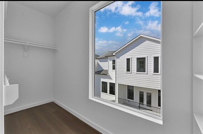 Photo - 207 Edgewood St