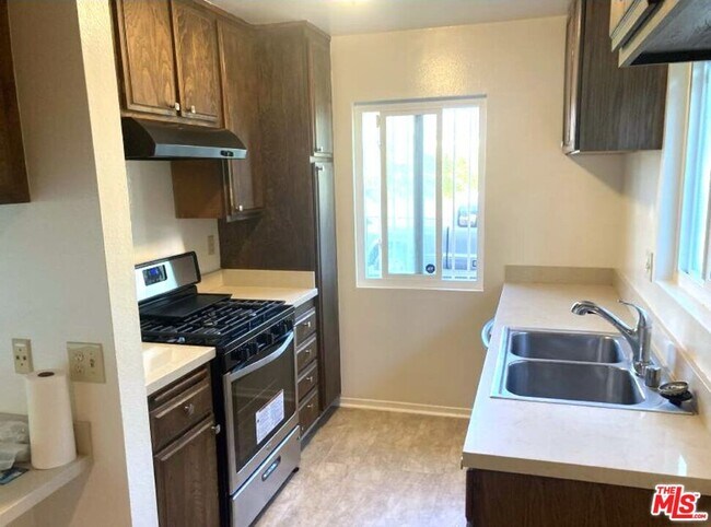 Photo - 3845 Westwood Blvd Unit 1