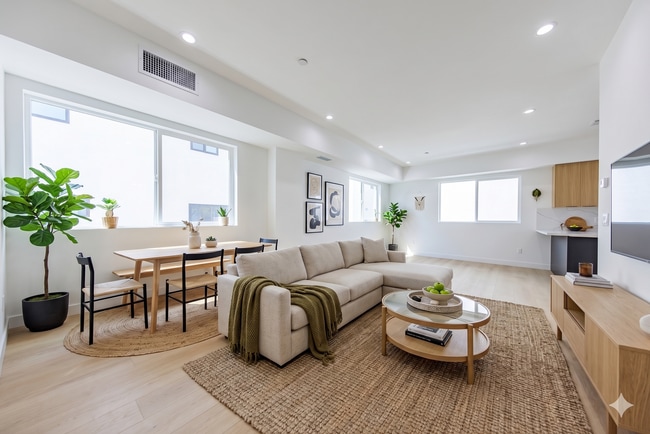 Photo - 2847 S Victoria Ave Unit 2849