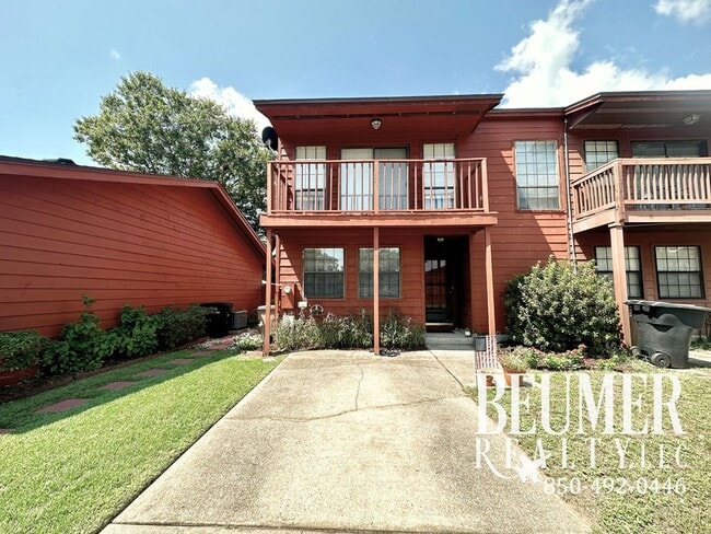 Building Photo - Townhome in SE Pensacola Scenic Hwy locate...