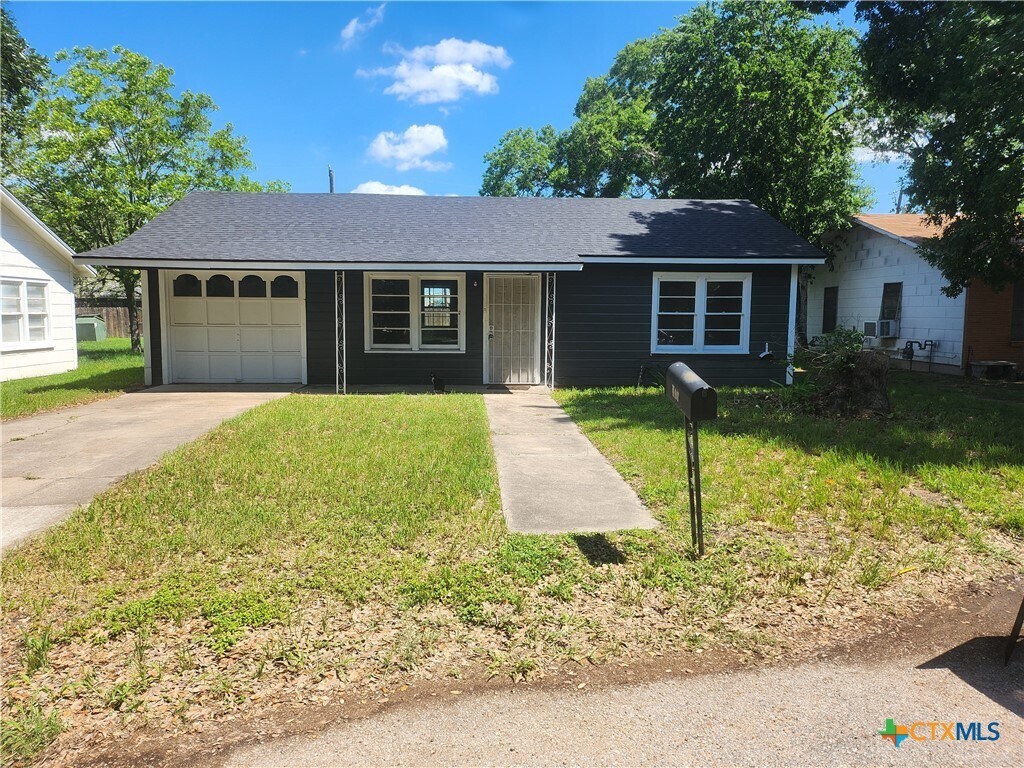 Photo - 207 E Johnson St House