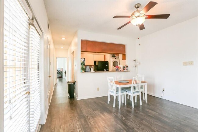 Photo - 912 W 22nd St Unit 305