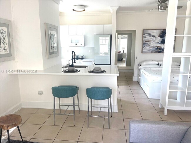 Photo - 1611 Michigan Ave Unidad 27