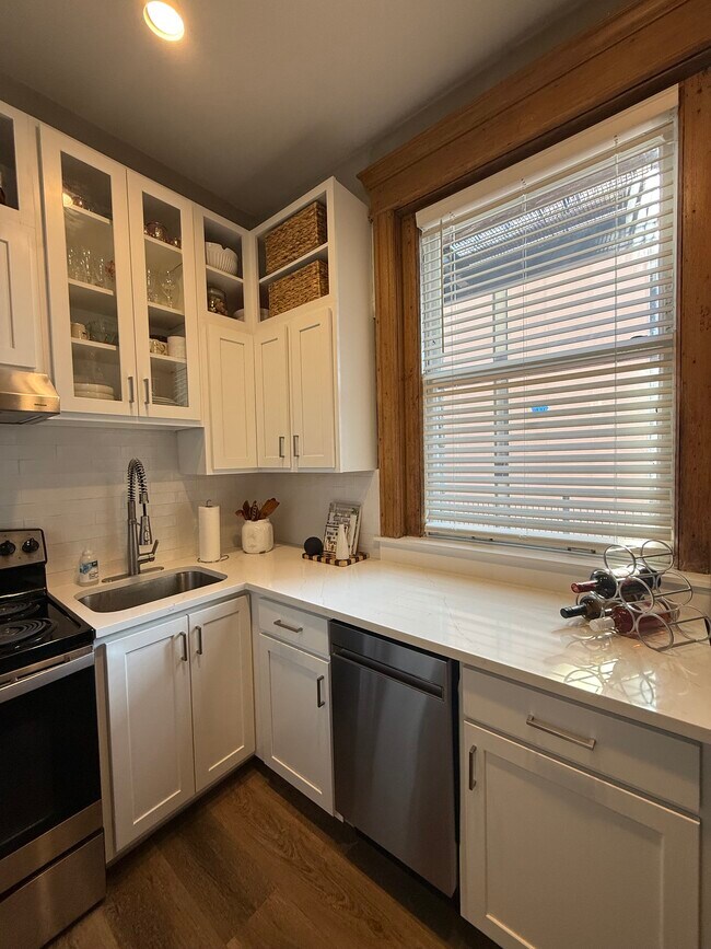 Photo - 2800 N Pine Grove Ave Unit 6J