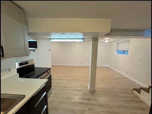 Photo - 3985 Evelyn Rd