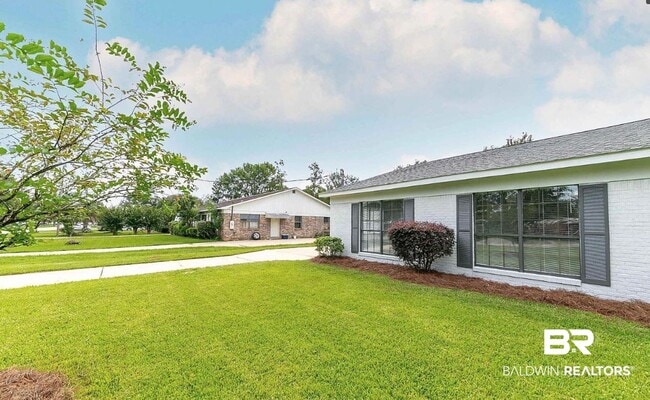 513 W Rose Ave