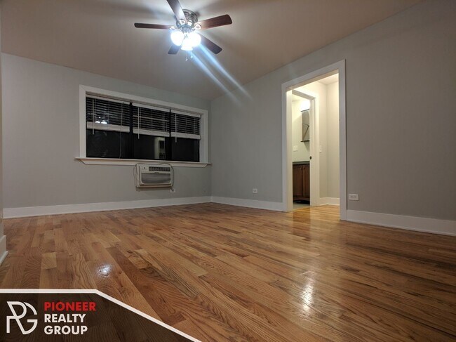 Photo - 510 W Briar Pl