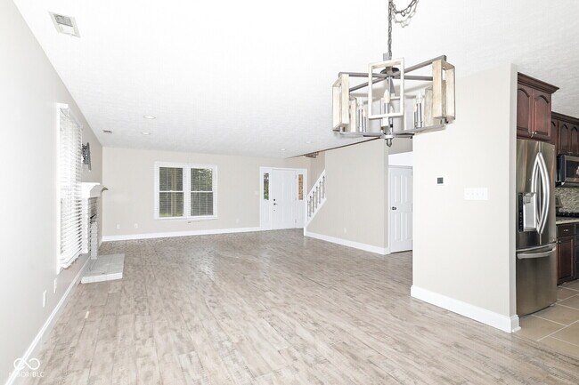 Photo - 9224 Oak Knoll Ln