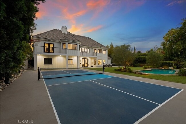 Photo - 5946 Woodlake Ave