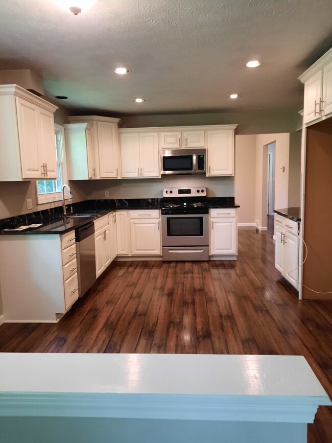 Building Photo - 1502 Amboy Dr Rental