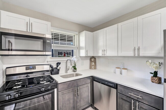 Marlton Colonial Apartments