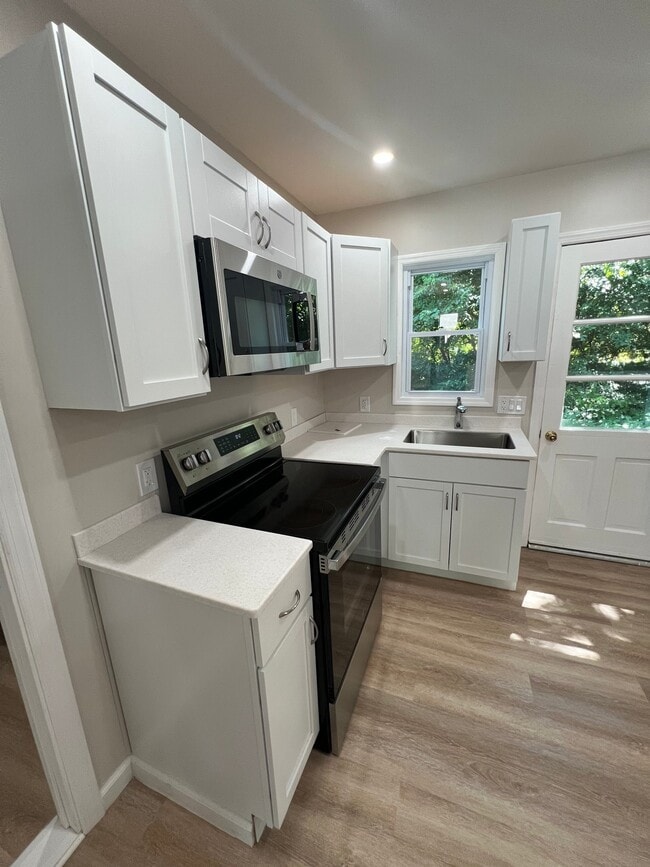 Building Photo - 24-26-26 Cedar St