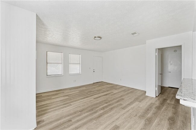 Photo - 210 Tanglewood Ln