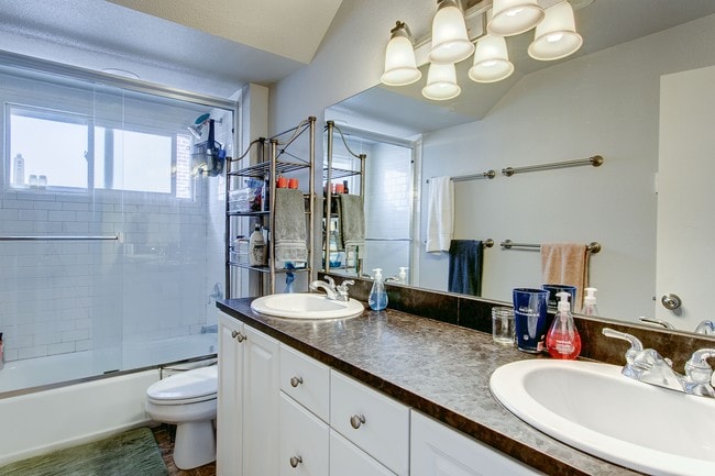 Photo - 3002 Harvard Ave E