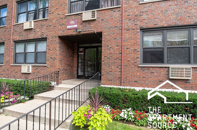 Photo - 5847 N Winthrop Ave Unit 101