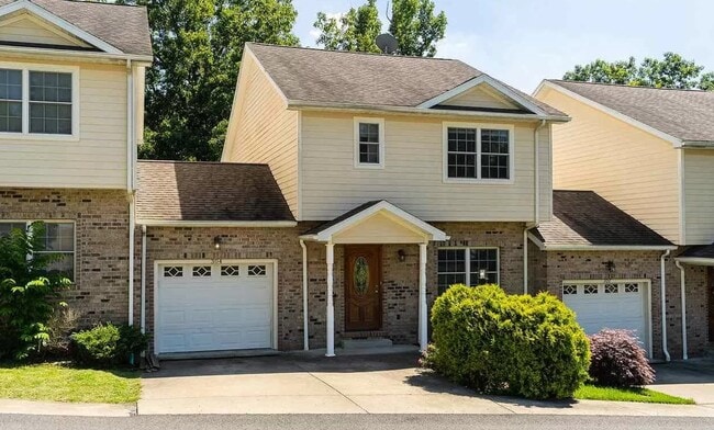 Building Photo - 304 Villa View Dr