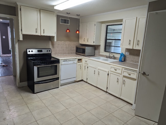 Photo - 118 N Attaway St