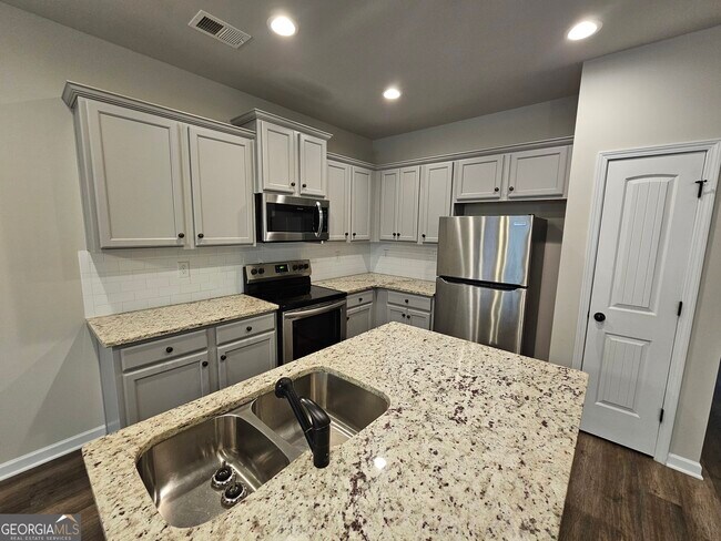 Photo - 6056 Oak Bend Ct