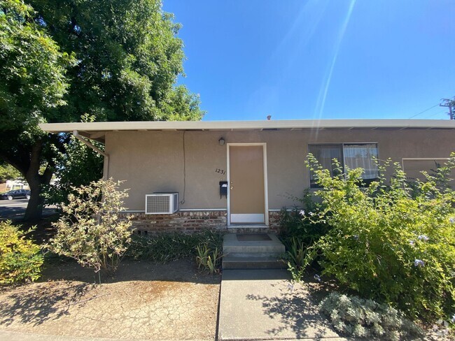 Building Photo - Central Davis Duplex Close to Parks and Sc... Rental