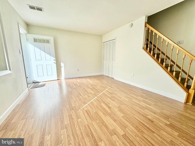 Photo - 331 N Governors Ave