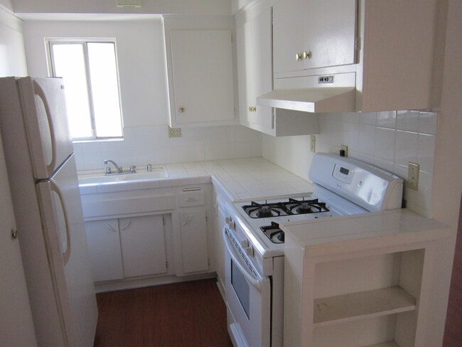 1213 N Mansfield Ave Unit 11