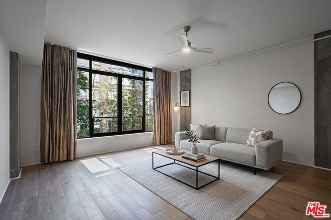 1111 S Grand Ave Unit 607