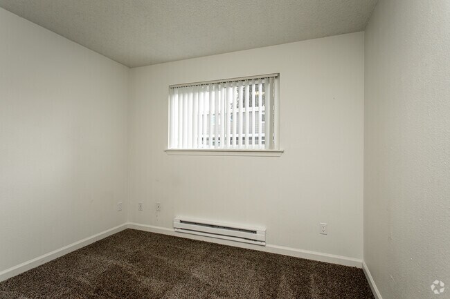 2BR, 1BA - 720SF