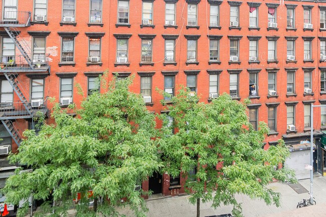 Photo - 515 W 47th St Unit FL4-ID1923