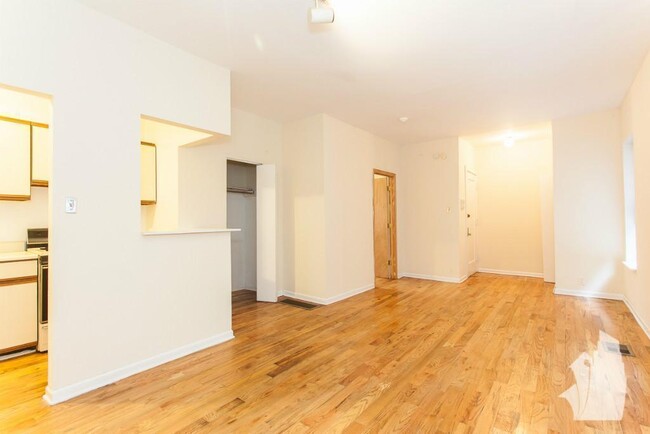 Photo - 654 W Cornelia Ave Condo Unit 662-16