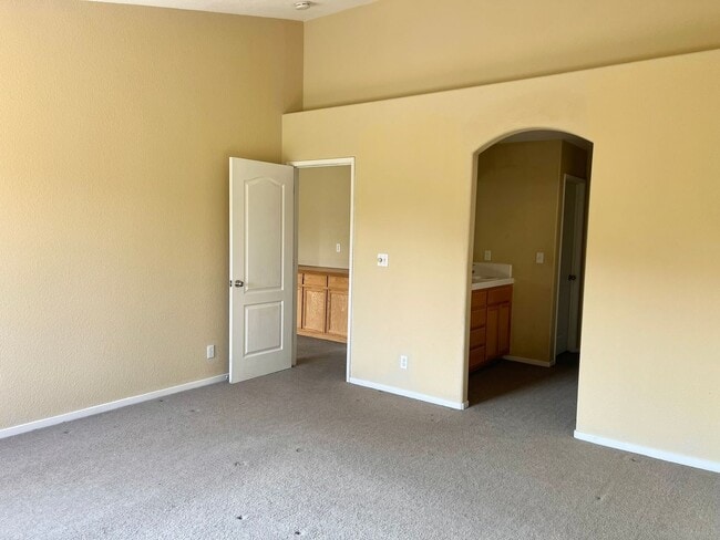 633 Langley Ct