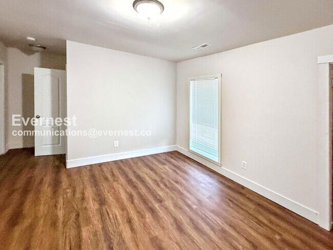 Photo - 203 9th Ave W