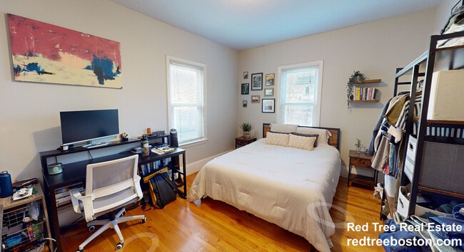 Building Photo - 23 Tufts St Unit 2