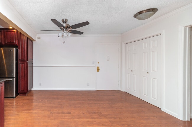 Photo - 6199 Canterbury Dr