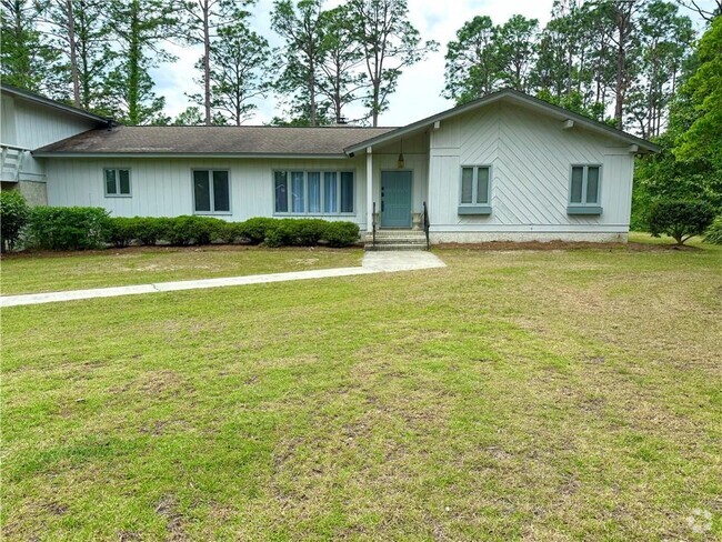 Building Photo - 28 Pine Forest Dr W Rental