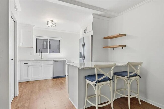 Photo - 104 Ardmore Pl NW