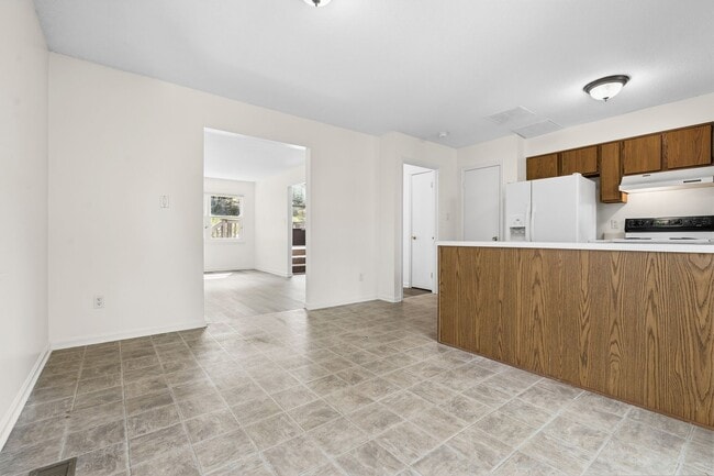 Photo - Fully Repainted 2be/1.5ba Duplex With Easy Access To The Highway