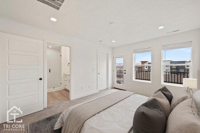 Photo - 140 E Lavalle-