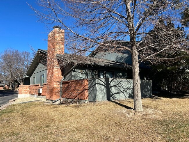 Building Photo - 2 Bed Fort Collins Townhome with Garage & Premium Amenities