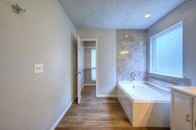 Photo - 15 White Bark Pl