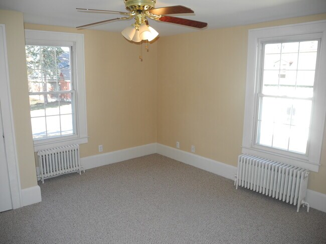Primary bedroom with windows looking out at two sides of the property - 69 Brinkerhoff St Unidad Apt. 1